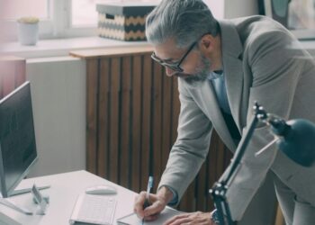 Why CEO Pay Structures Are Back in the Policy Spotlight 